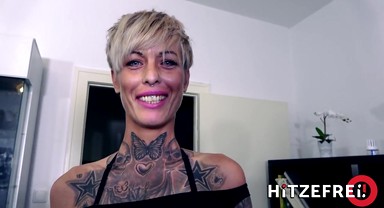 Blonde Milf Vicky Hundt seduces Yankee with her tight-shaved pussy! - Hitzefrei