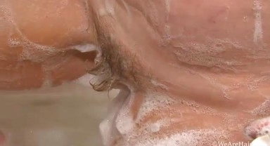 Sophie UK bubble bath fun - WeAreHairy