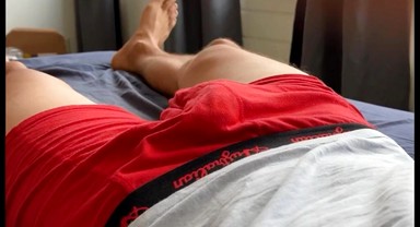 Descansando Gostoso Com o Pau Duro 006