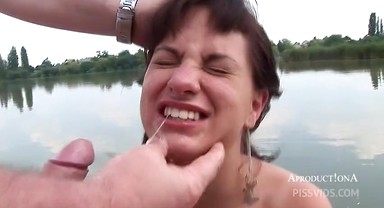 Bettina By The River - Pissvids